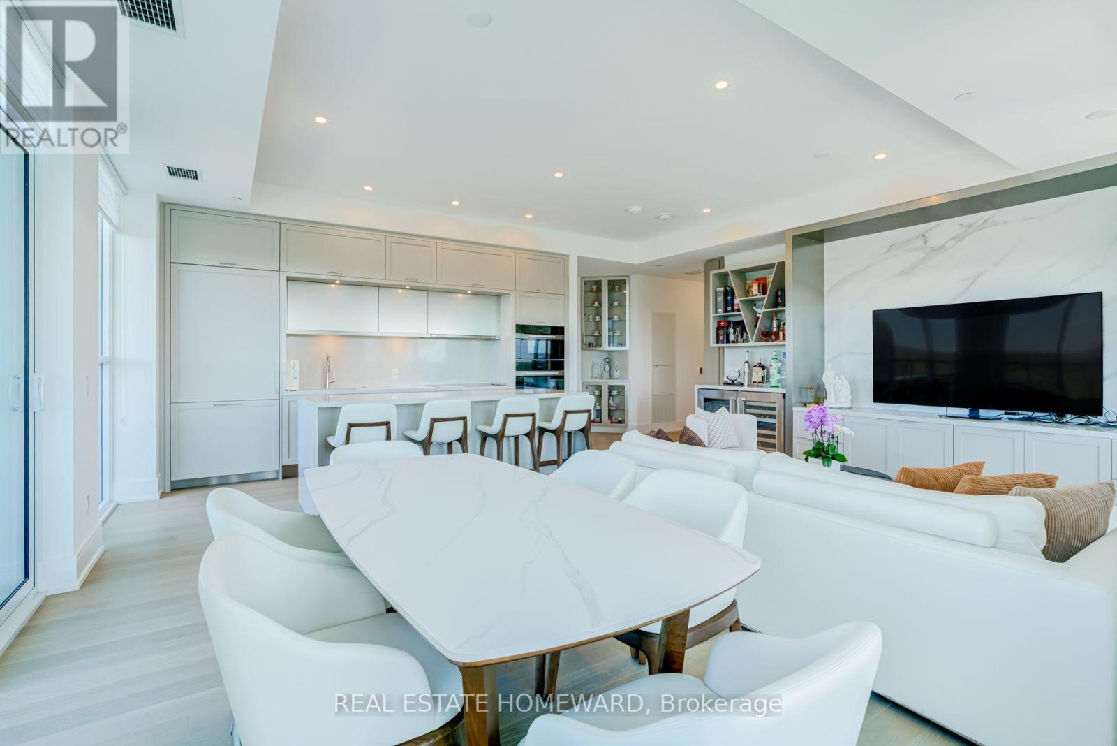 808 - 397 Royal Orchard Boulevard E, Markham, ON - Indoor Photo Showing Living Room