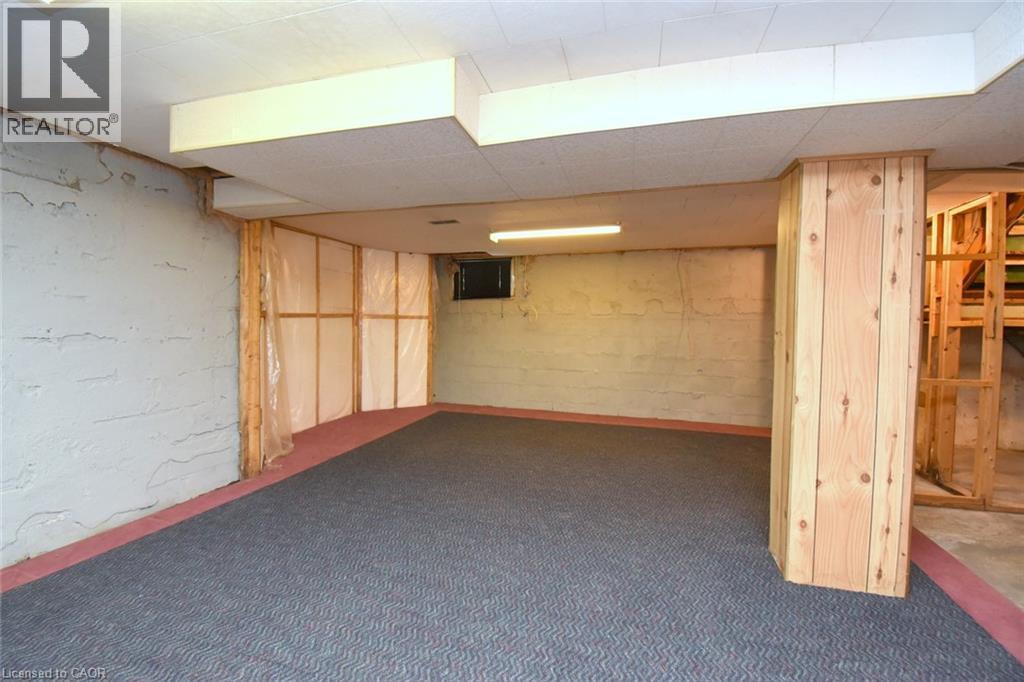 Carpeted flooring with a textured pattern - 575 Upper Wentworth Street, Hamilton, ON - Indoor
