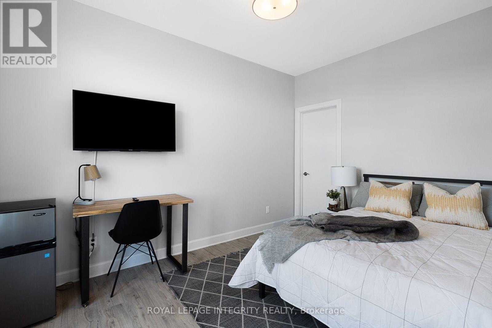 Unit 5 - Bedroom - 240 Blackburn Avenue, Ottawa, ON - Indoor Photo Showing Bedroom