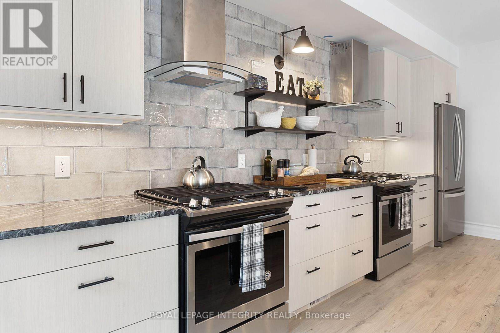 Unit 2 - Kitchen - 240 Blackburn Avenue, Ottawa, ON - Indoor Photo Showing Kitchen With Upgraded Kitchen