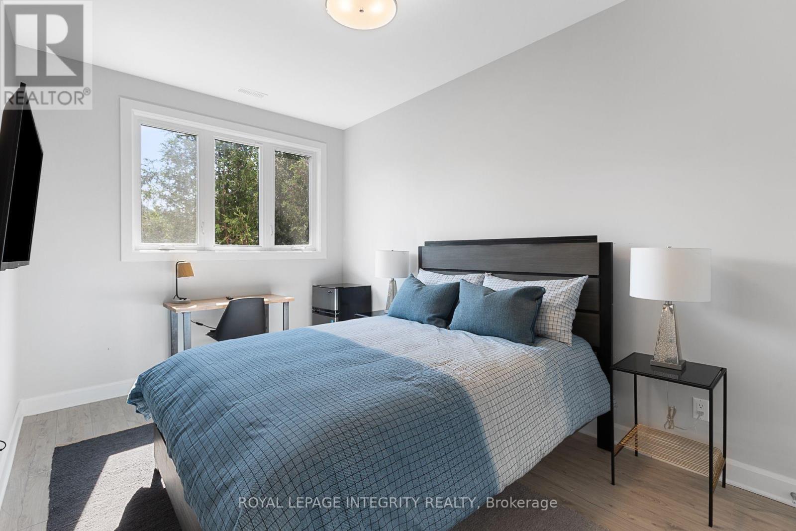 Unit 2 - Bedroom - 240 Blackburn Avenue, Ottawa, ON - Indoor Photo Showing Bedroom