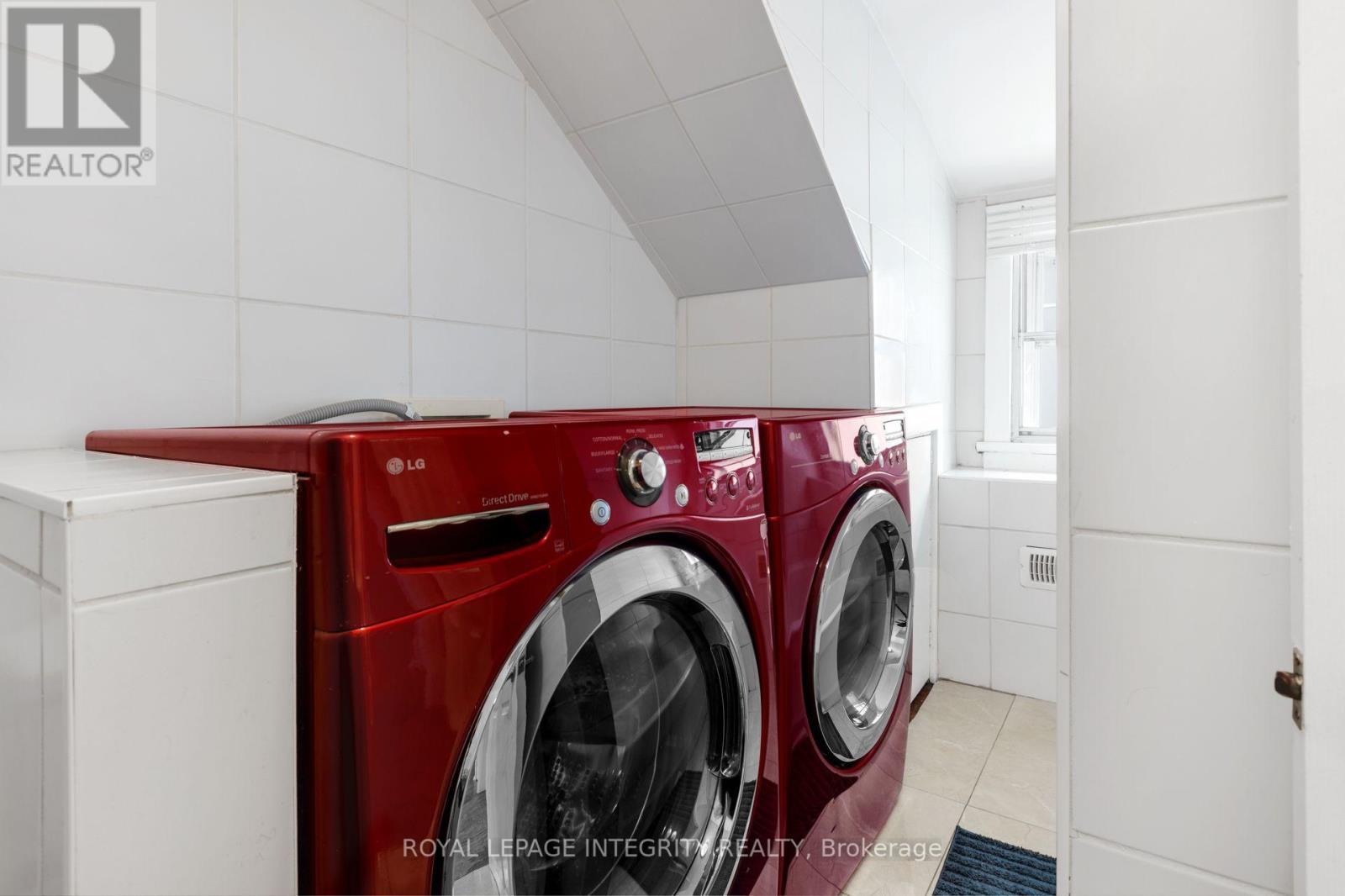 Unit 1 -4 Piece Bathroom / Laundry - 240 Blackburn Avenue, Ottawa, ON - Indoor Photo Showing Laundry Room