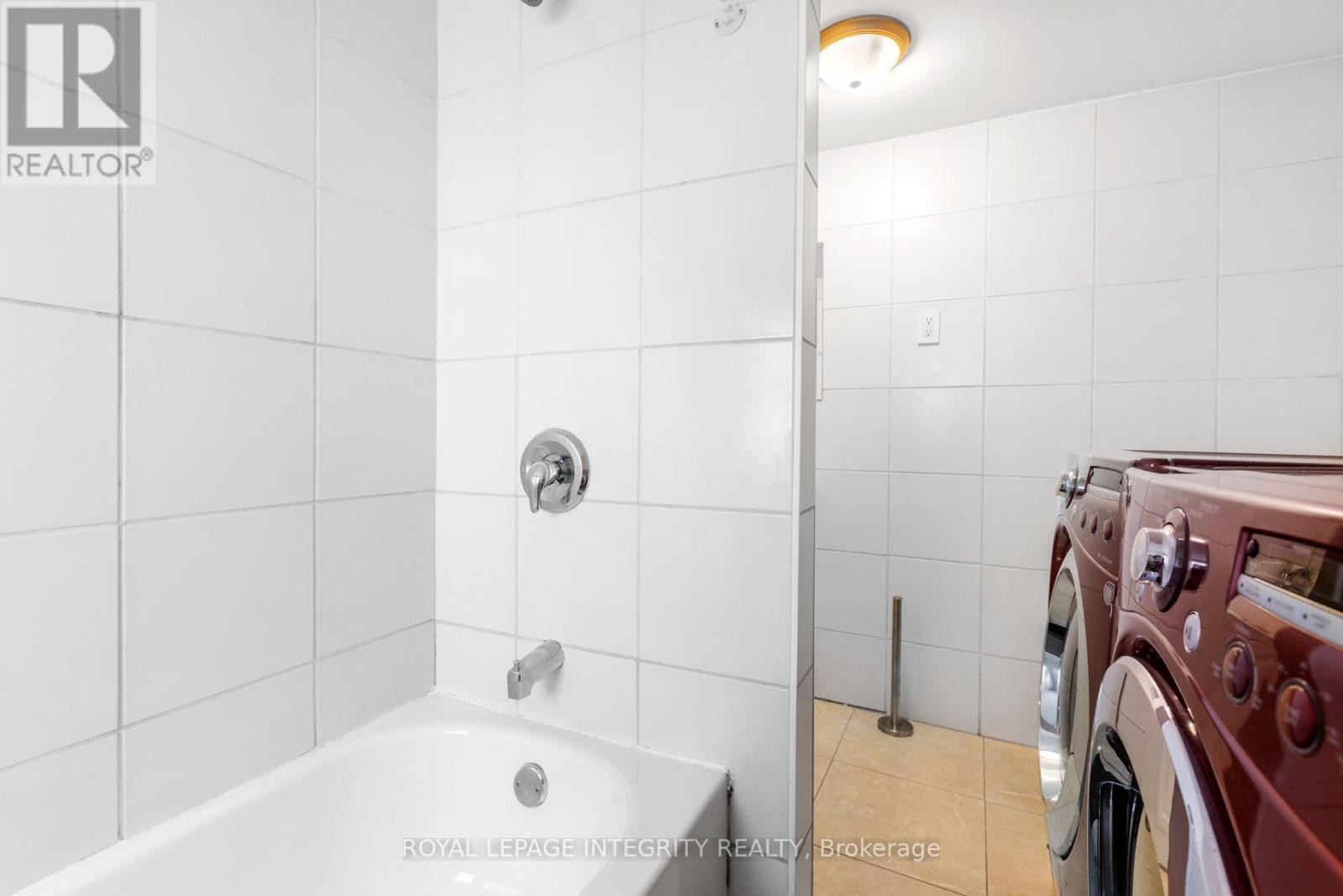 Unit 1 -4 Piece Bathroom / Laundry - 240 Blackburn Avenue, Ottawa, ON - Indoor