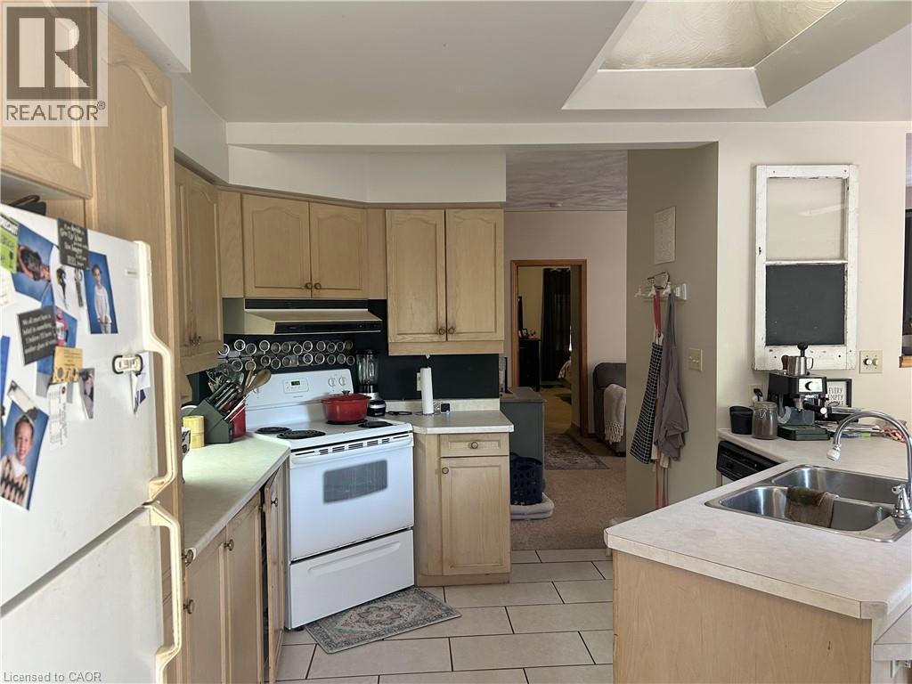 Lower unit - 100 Stanley Street, Simcoe, ON - Indoor Photo Showing Kitchen With Double Sink