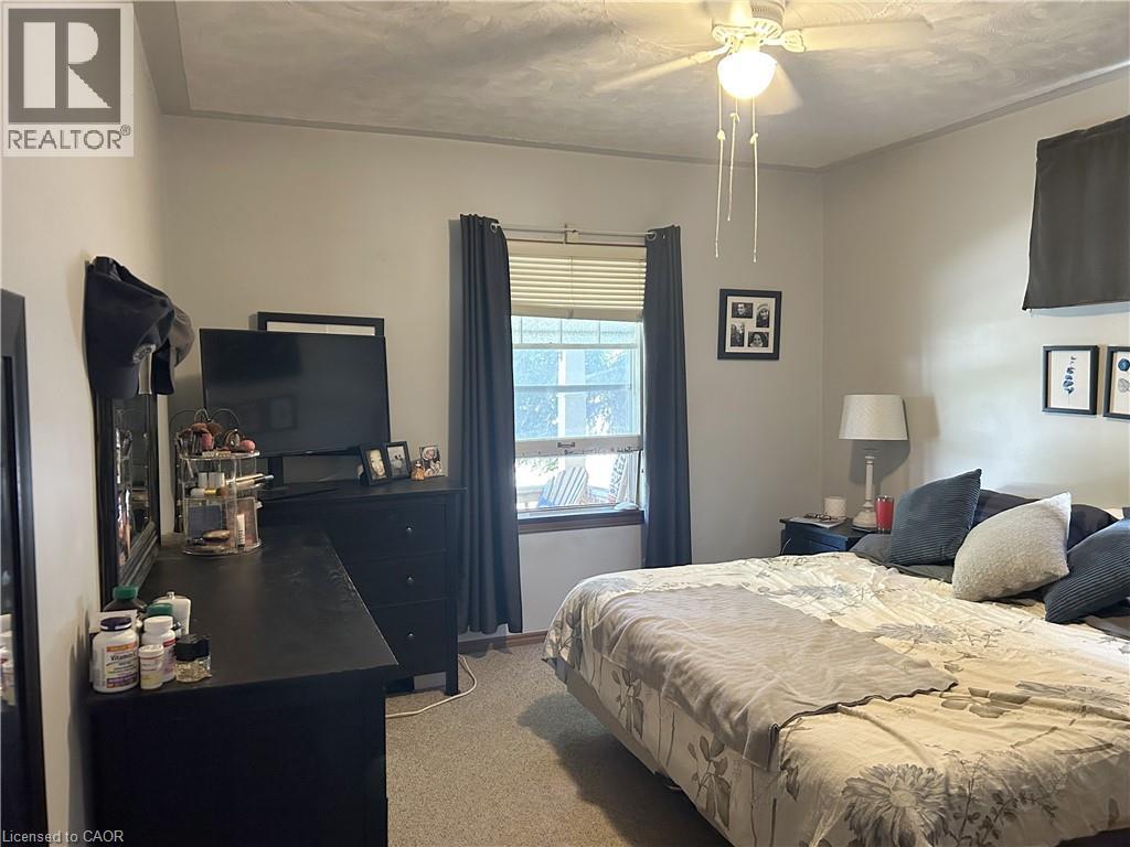 Lower unit - 100 Stanley Street, Simcoe, ON - Indoor Photo Showing Bedroom