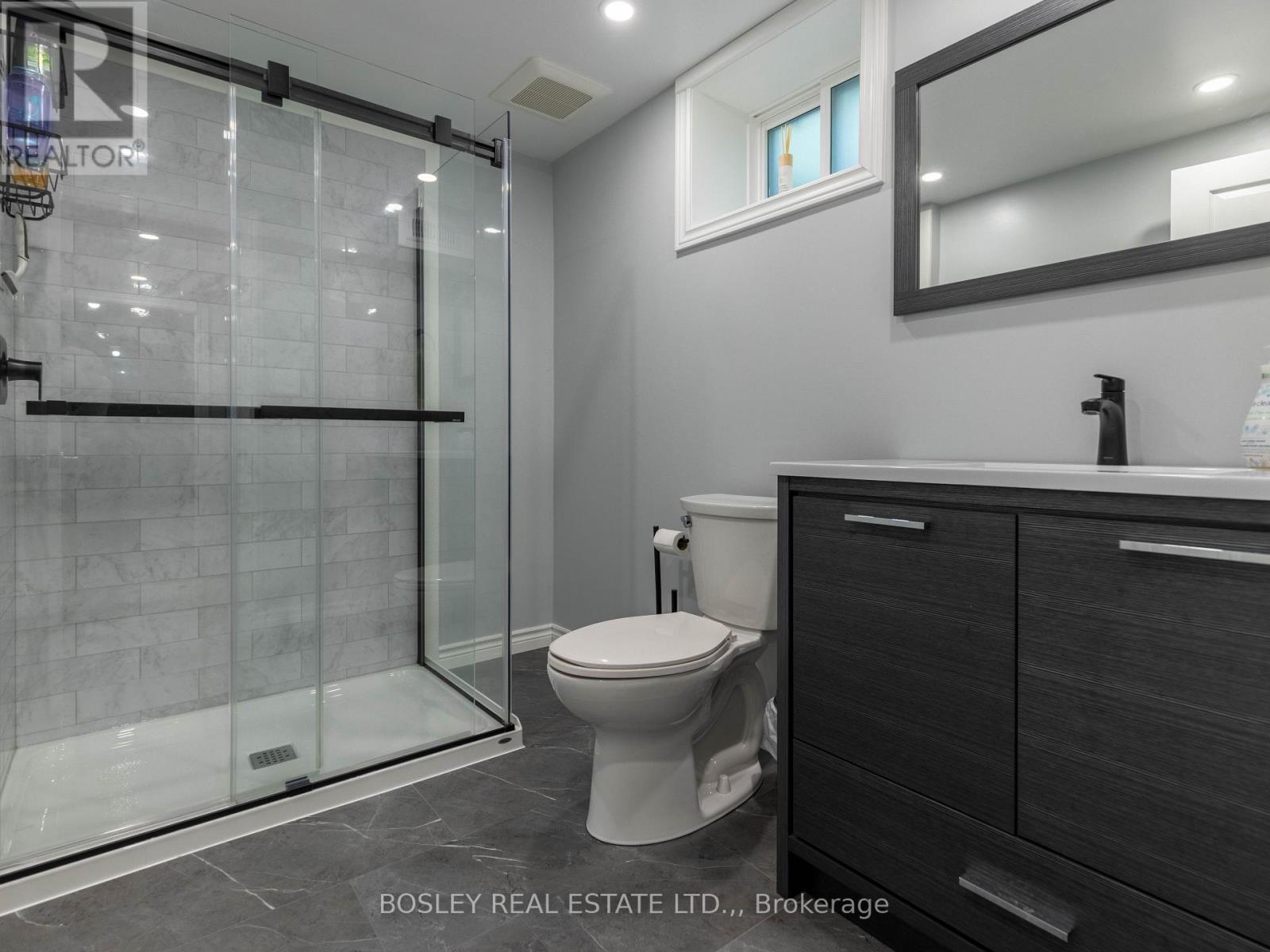 1180 Sunset Drive, Pelham (Fenwick), ON - Indoor Photo Showing Bathroom