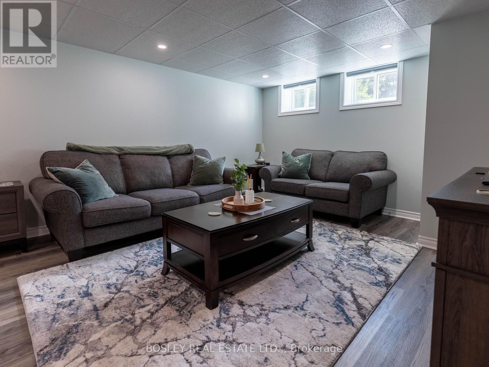 1180 Sunset Drive, Pelham (Fenwick), ON - Indoor Photo Showing Other Room
