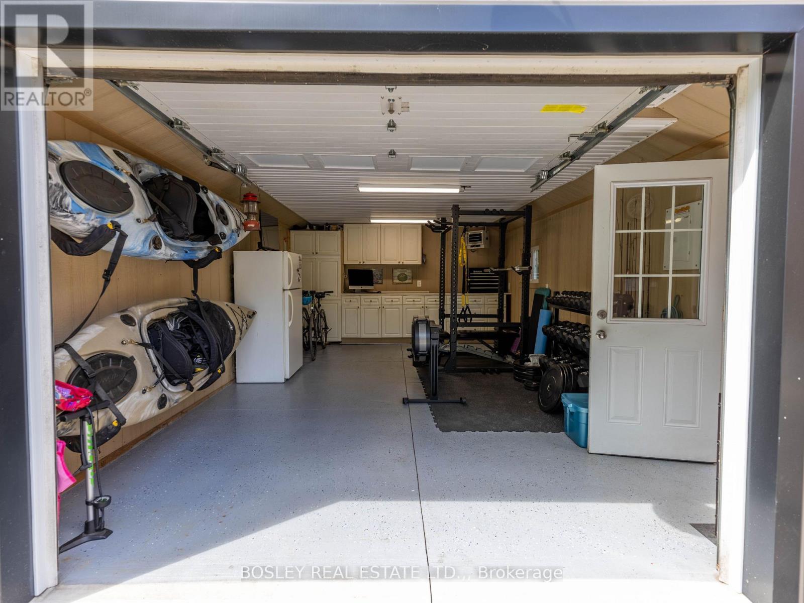1180 Sunset Drive, Pelham (Fenwick), ON - Indoor Photo Showing Garage