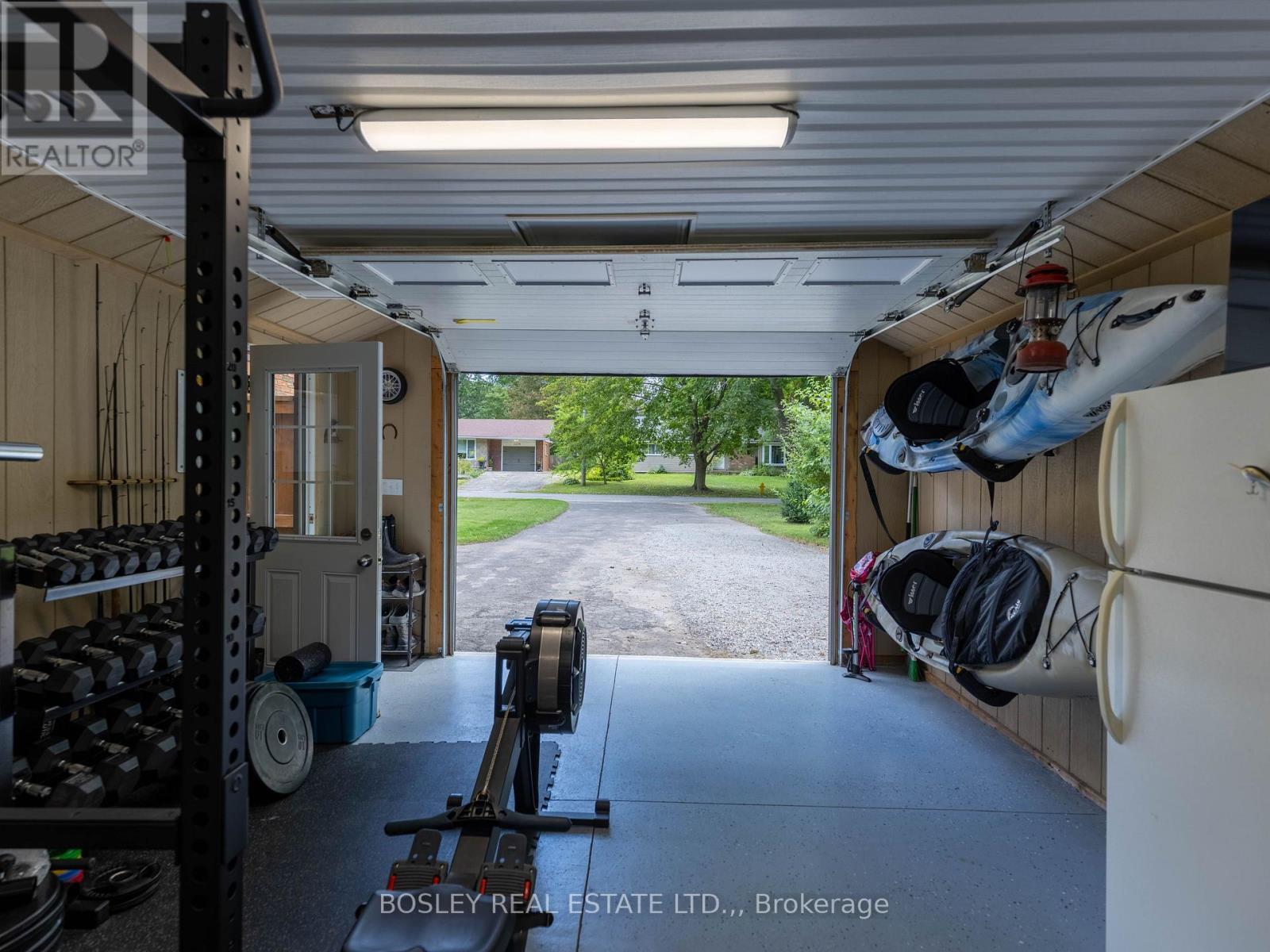 1180 Sunset Drive, Pelham (Fenwick), ON - Indoor Photo Showing Garage