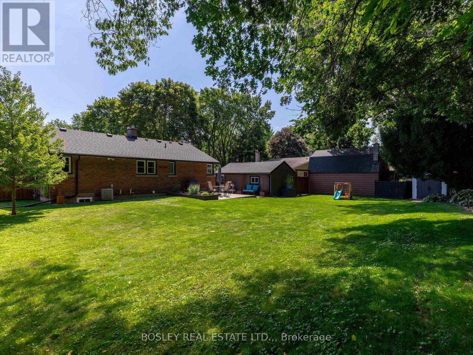 1180 Sunset Drive, Pelham (Fenwick), ON - Outdoor With Backyard