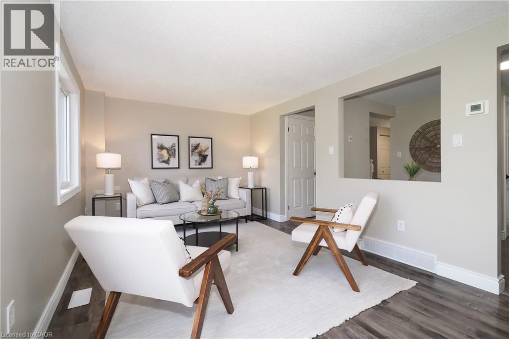 495 Misty Crescent, Kitchener, ON - Indoor Photo Showing Living Room