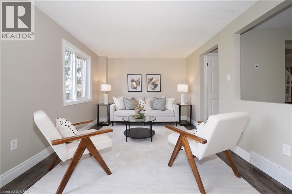 495 Misty Crescent, Kitchener, ON - Indoor Photo Showing Living Room
