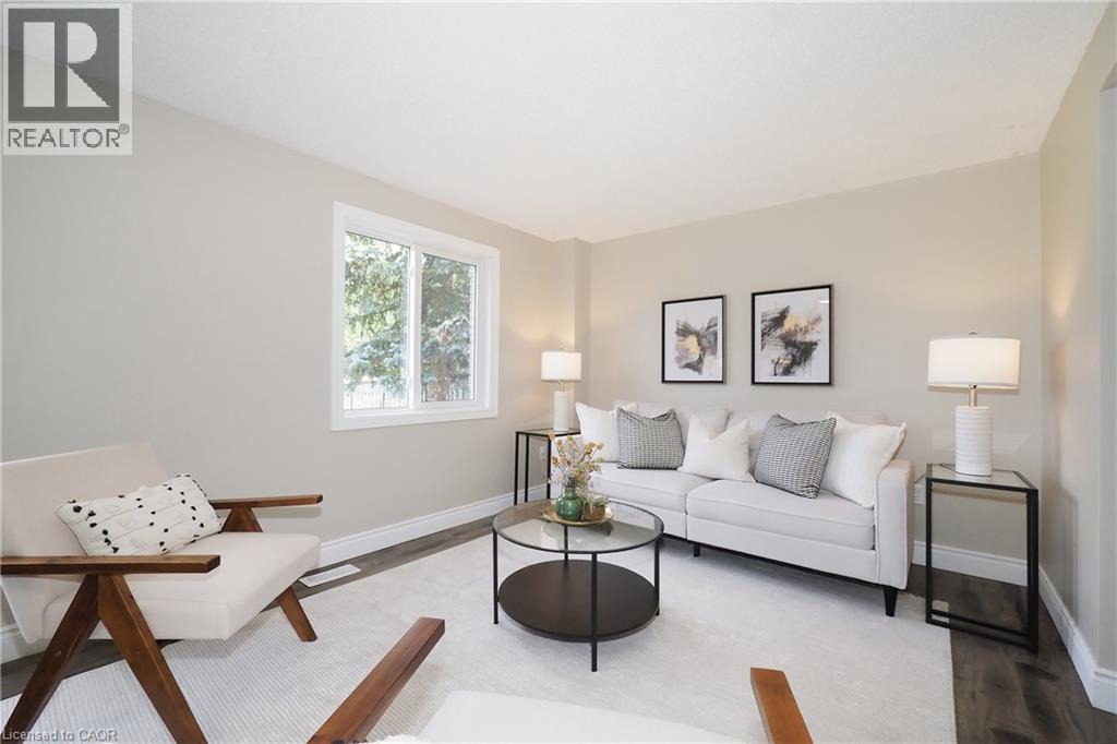 495 Misty Crescent, Kitchener, ON - Indoor Photo Showing Living Room