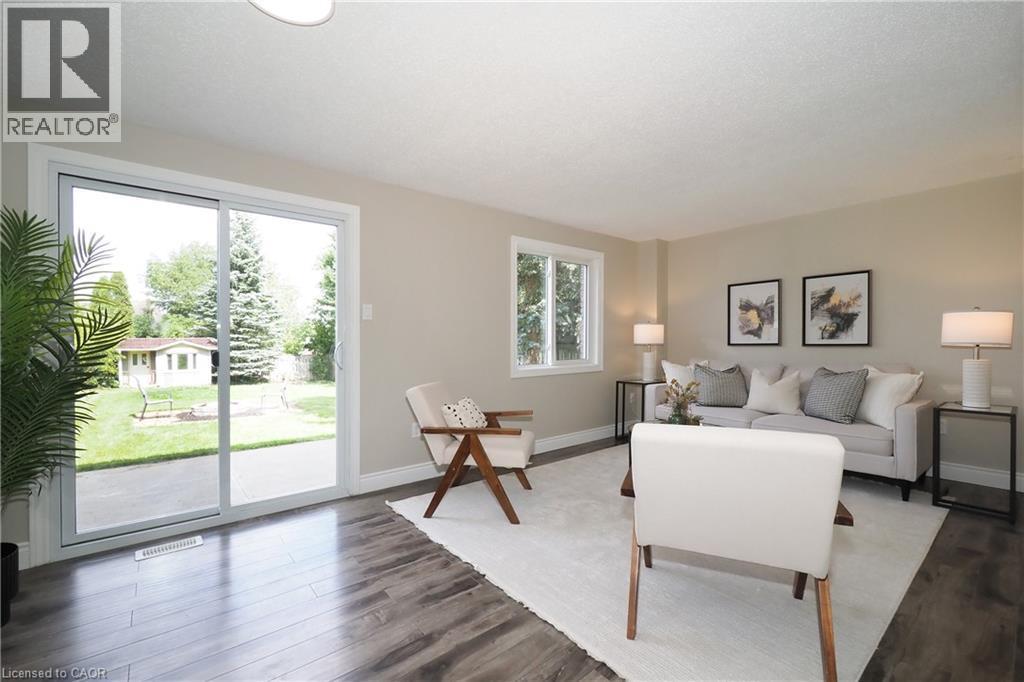 495 Misty Crescent, Kitchener, ON - Indoor Photo Showing Living Room