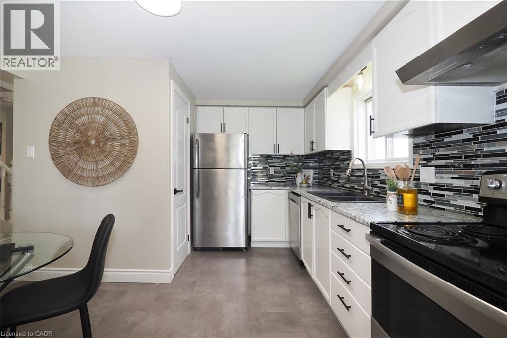 495 Misty Crescent, Kitchener, ON - Indoor Photo Showing Kitchen