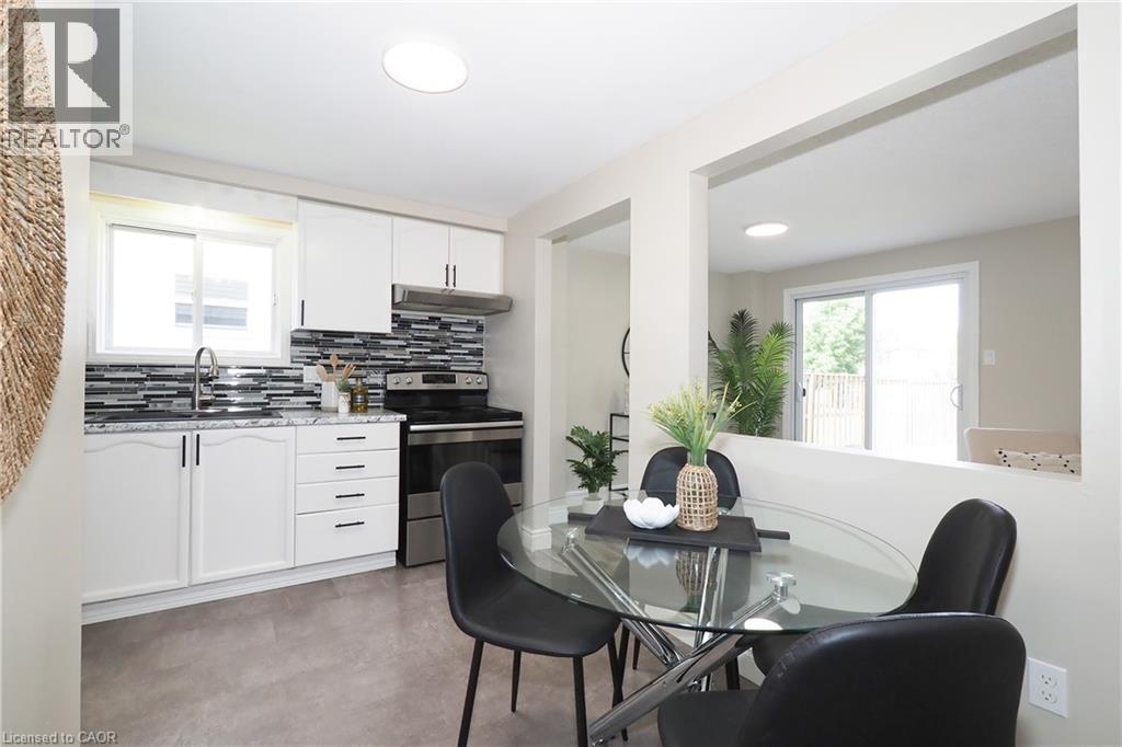 495 Misty Crescent, Kitchener, ON - Indoor Photo Showing Dining Room