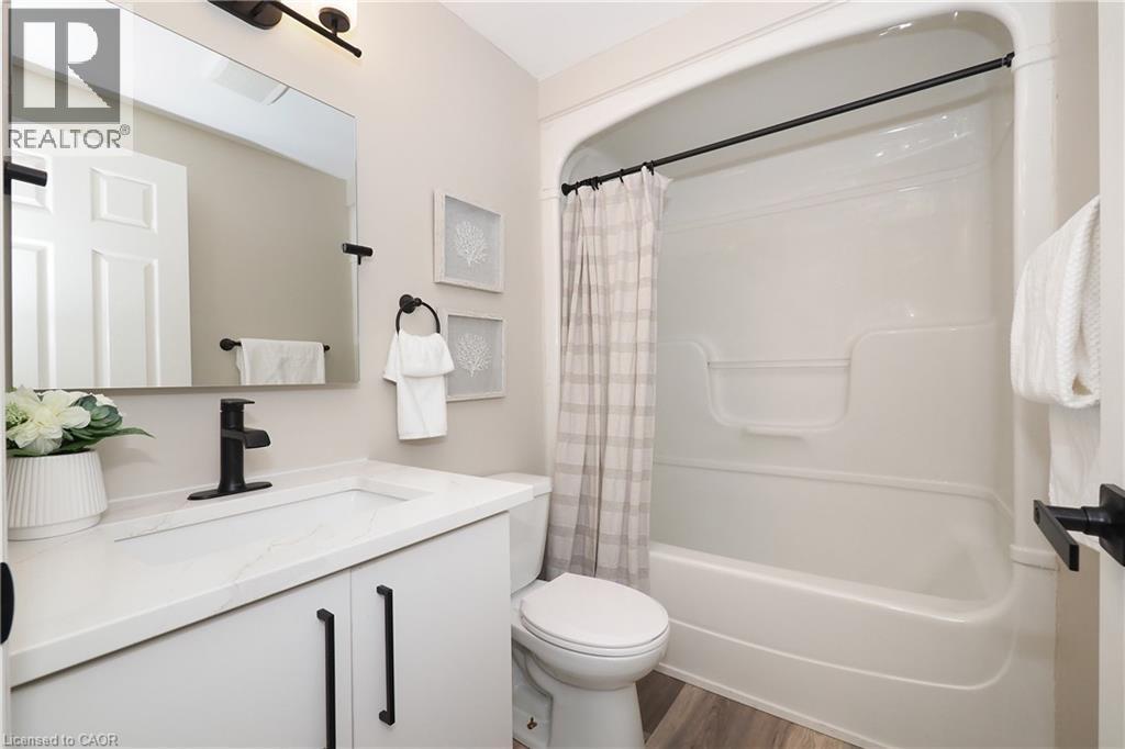 495 Misty Crescent, Kitchener, ON - Indoor Photo Showing Bathroom