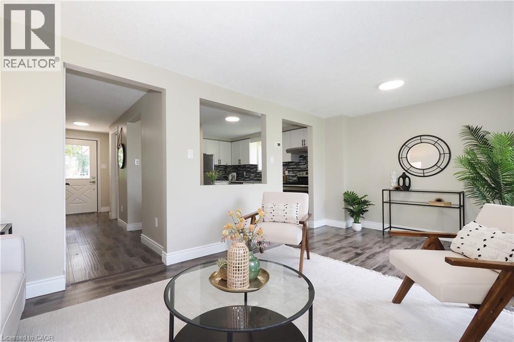 495 Misty Crescent, Kitchener, ON - Indoor Photo Showing Living Room