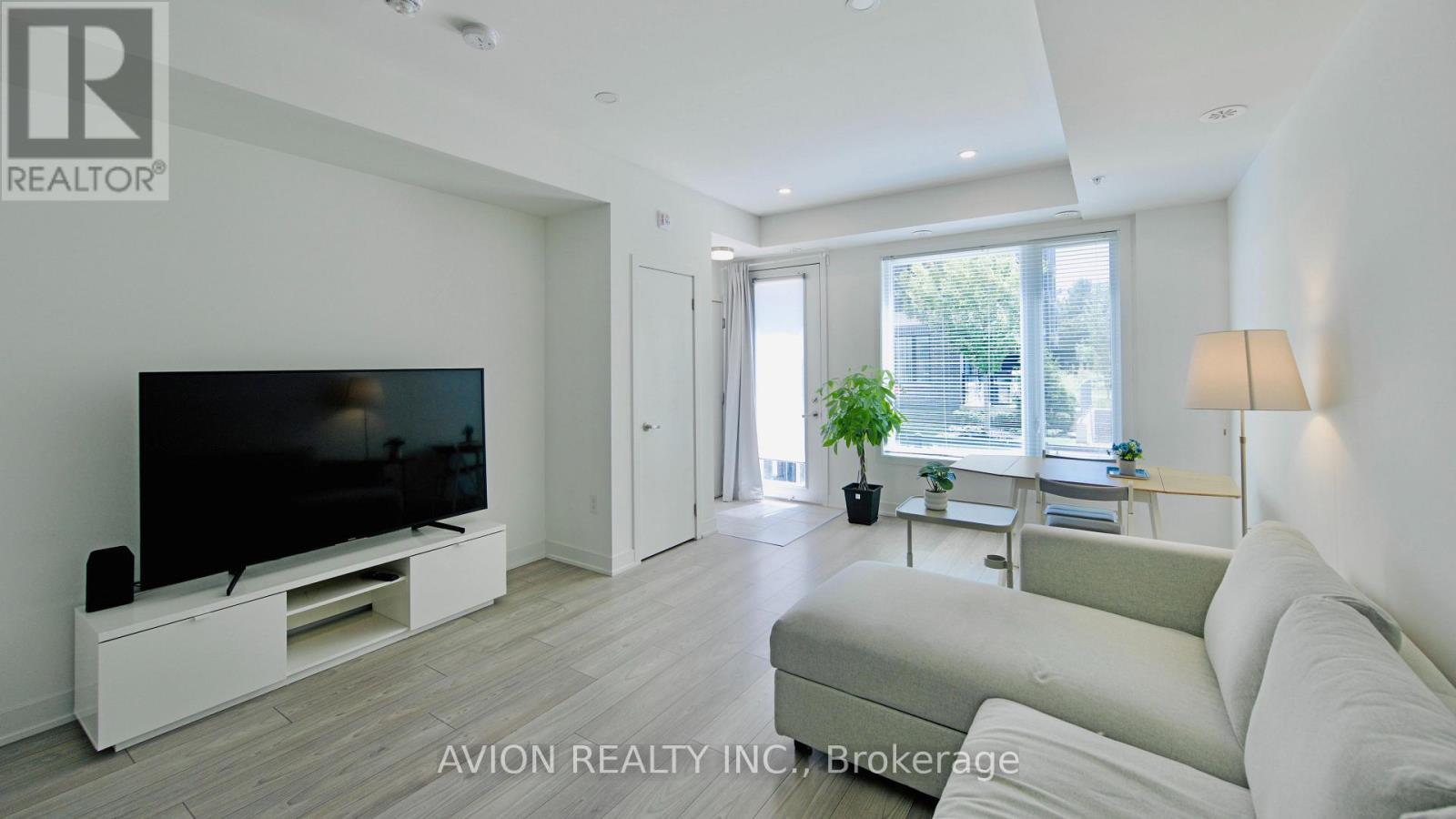 8 - 3473 Widdicombe Way, Mississauga, ON - Indoor Photo Showing Living Room