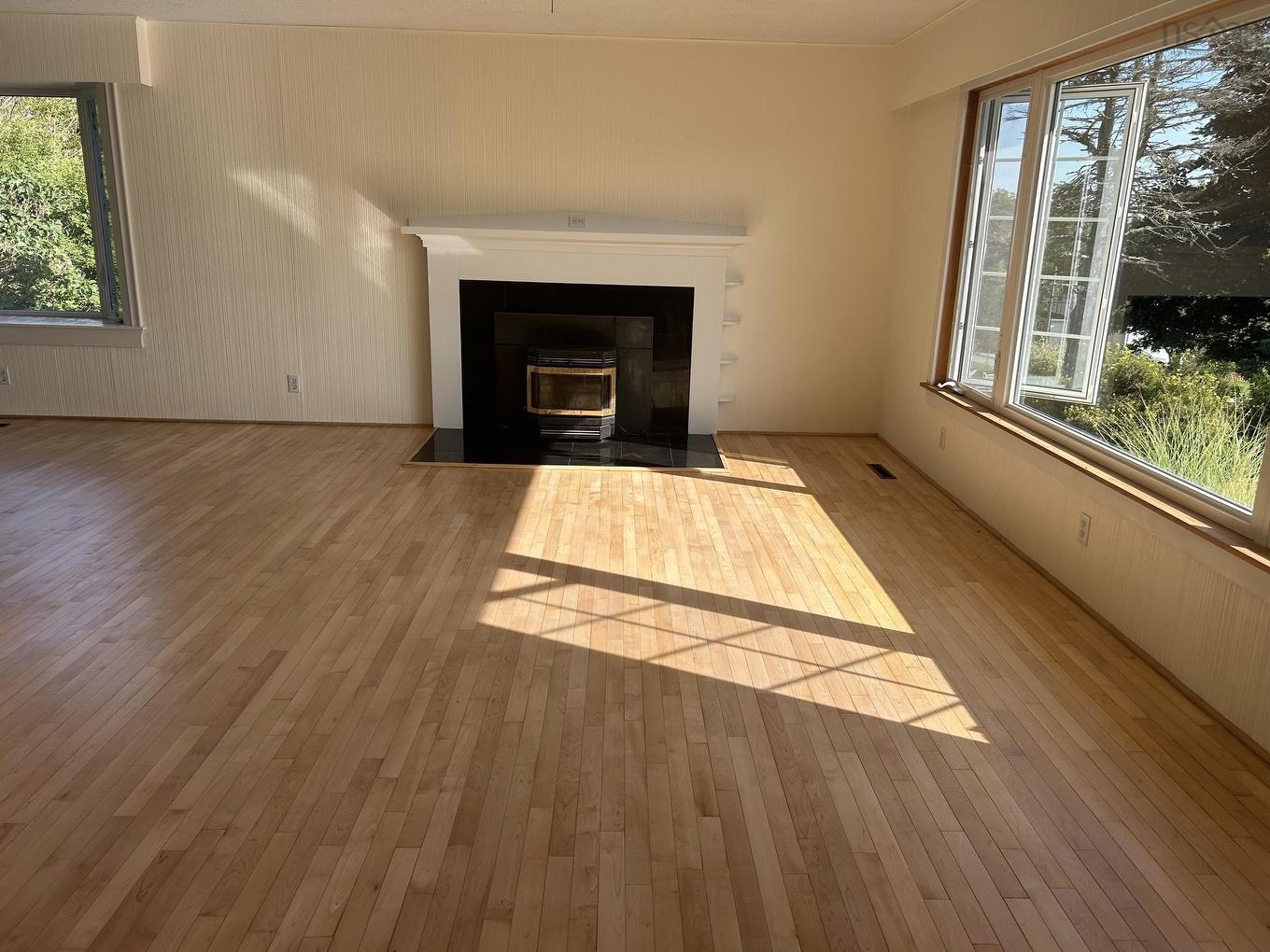 176 Green Street, Lunenburg, NS - Indoor Photo Showing Living Room With Fireplace