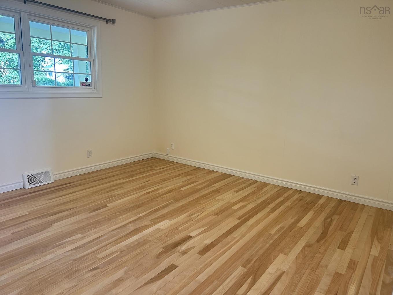 176 Green Street, Lunenburg, NS - Indoor Photo Showing Other Room