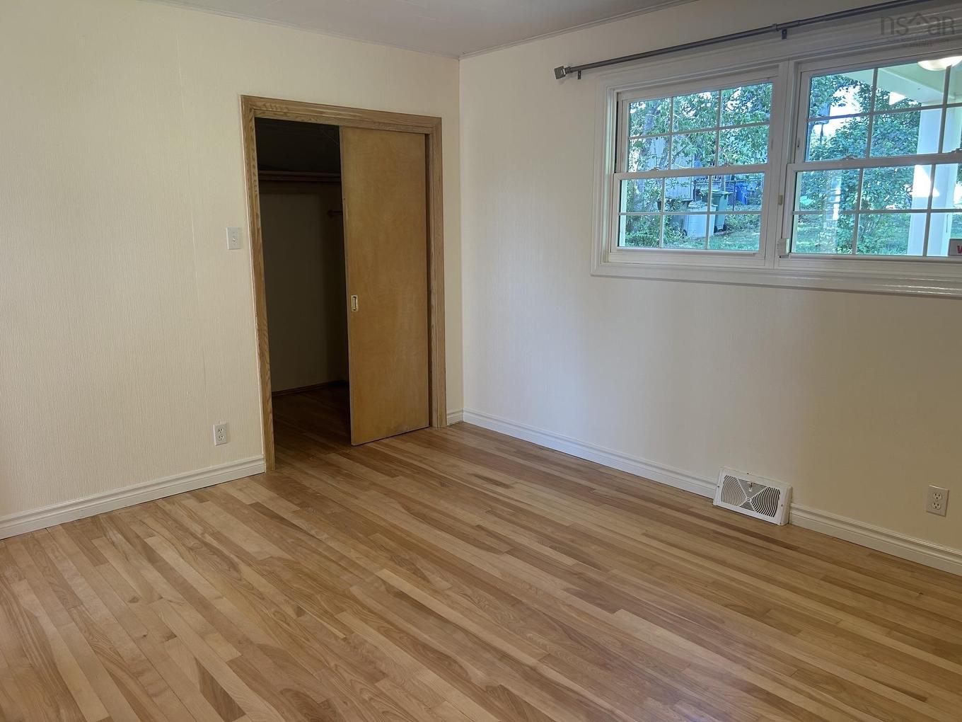 176 Green Street, Lunenburg, NS - Indoor Photo Showing Other Room