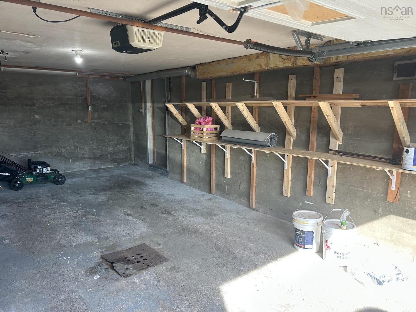 176 Green Street, Lunenburg, NS - Photo Showing Garage