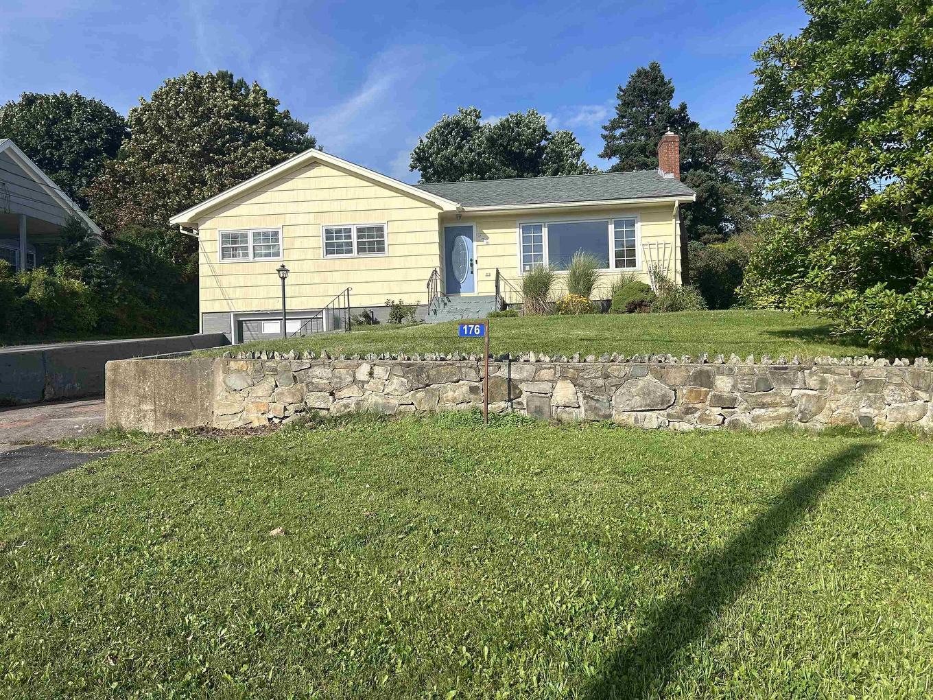 176 Green Street, Lunenburg, NS - Outdoor