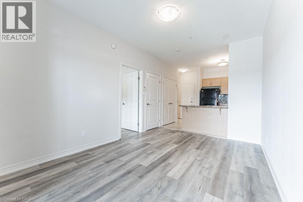 3200 Regional Road 56 Unit# 310, Binbrook, ON - Indoor Photo Showing Kitchen