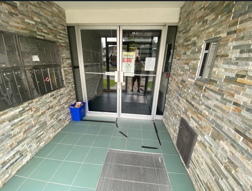 Hall d'entrée/Vestibule - 6705 Boul. Milan, Brossard, QC - Photo Showing Other Room