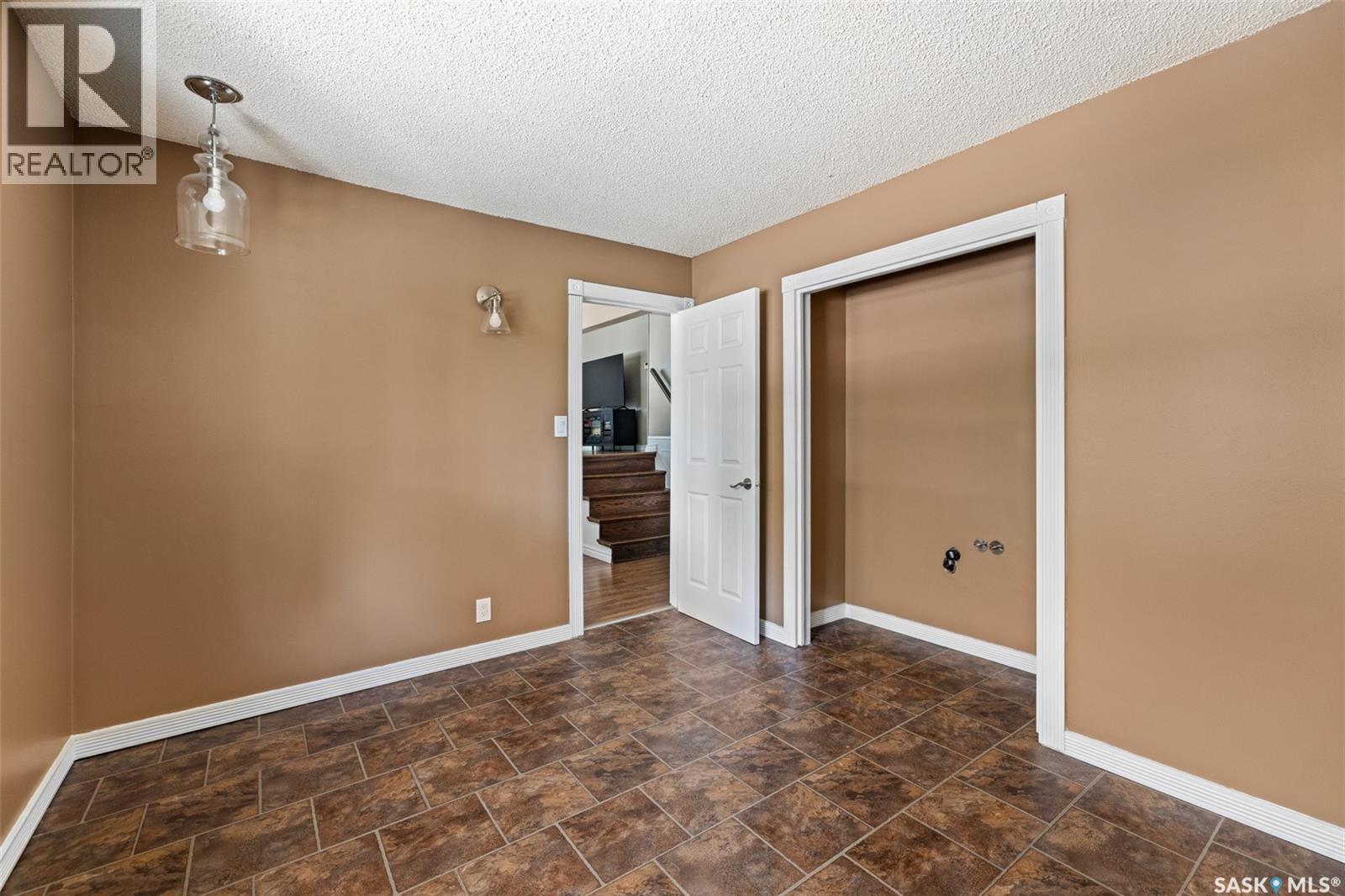 305 Hanley Crescent, Regina, SK