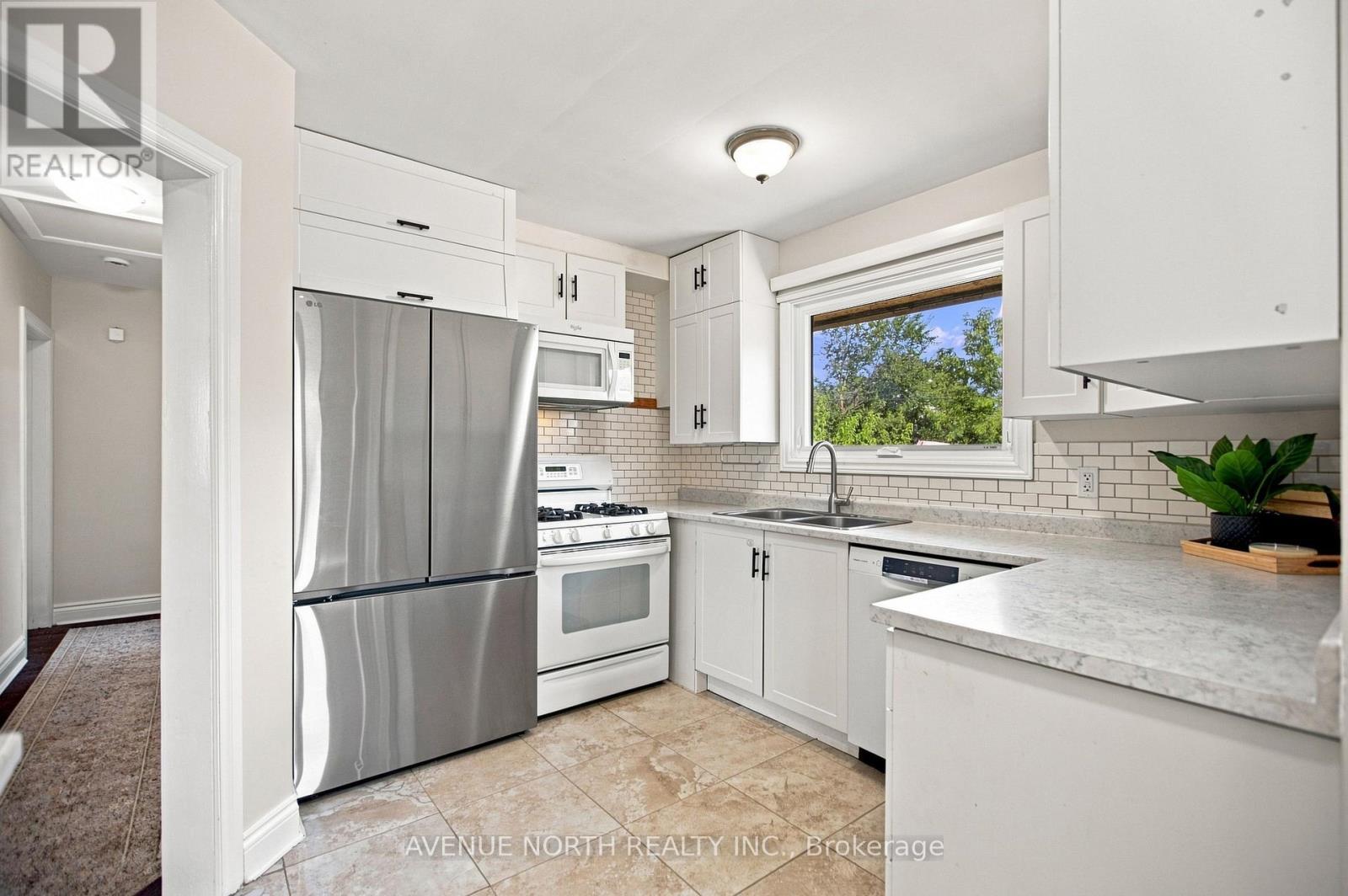 66 Epworth Avenue, Ottawa, ON - Indoor Photo Showing Kitchen With Double Sink