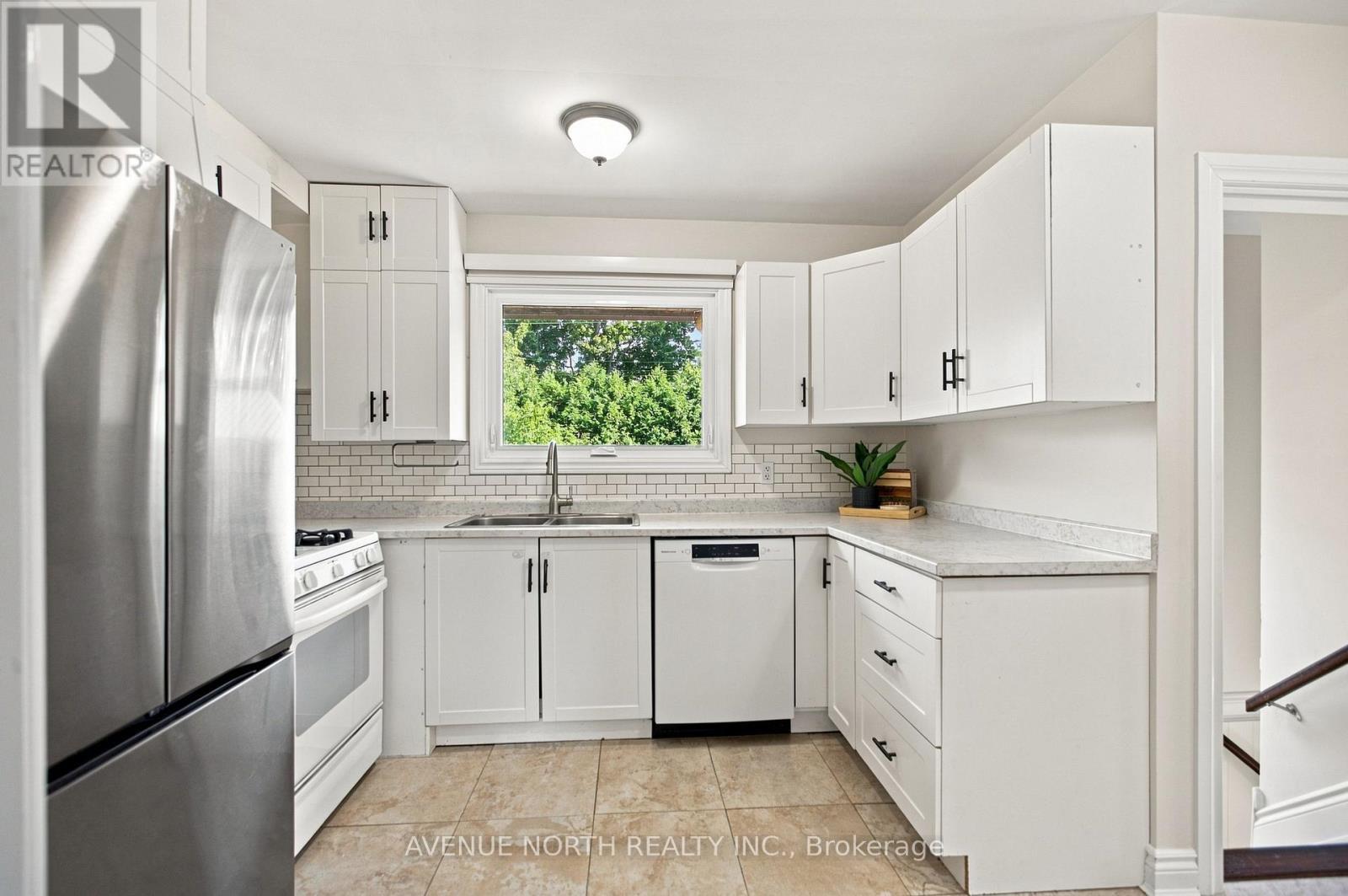 66 Epworth Avenue, Ottawa, ON - Indoor Photo Showing Kitchen With Double Sink