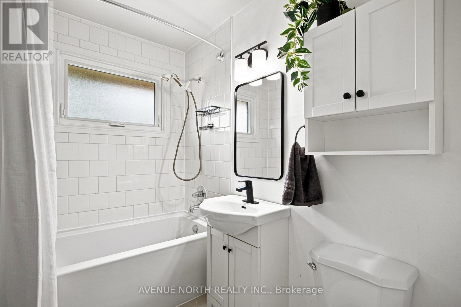 66 Epworth Avenue, Ottawa, ON - Indoor Photo Showing Bathroom