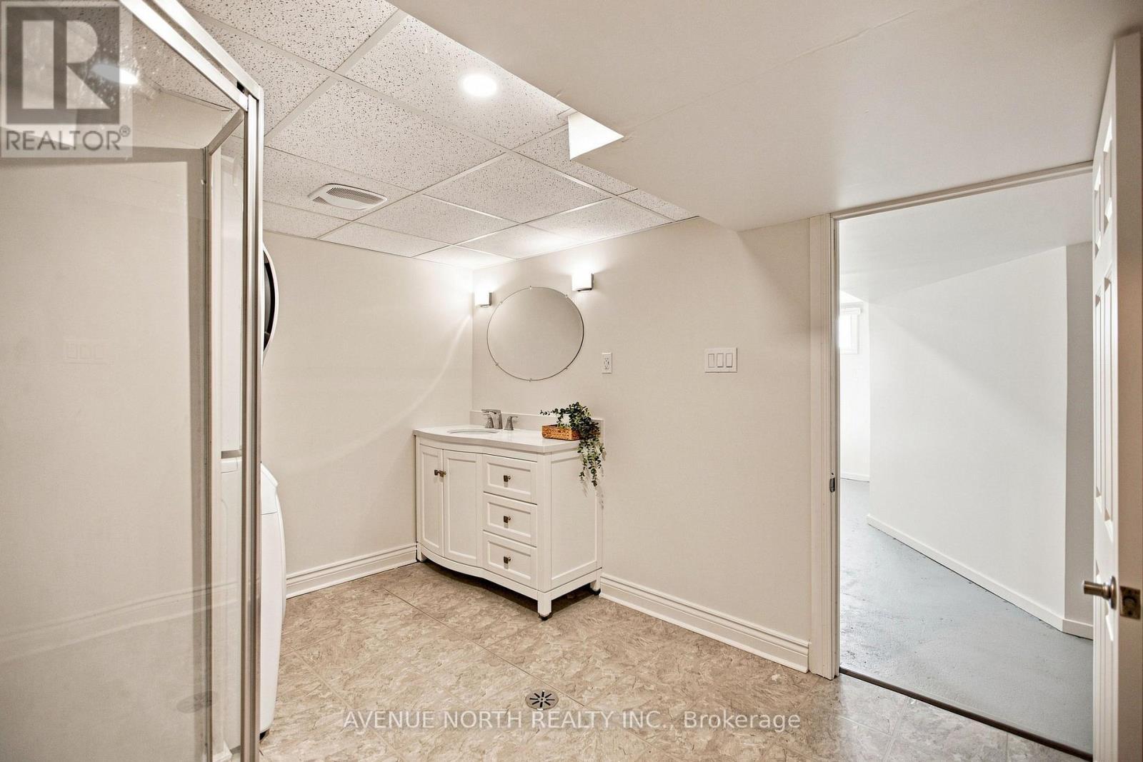 66 Epworth Avenue, Ottawa, ON - Indoor Photo Showing Bathroom