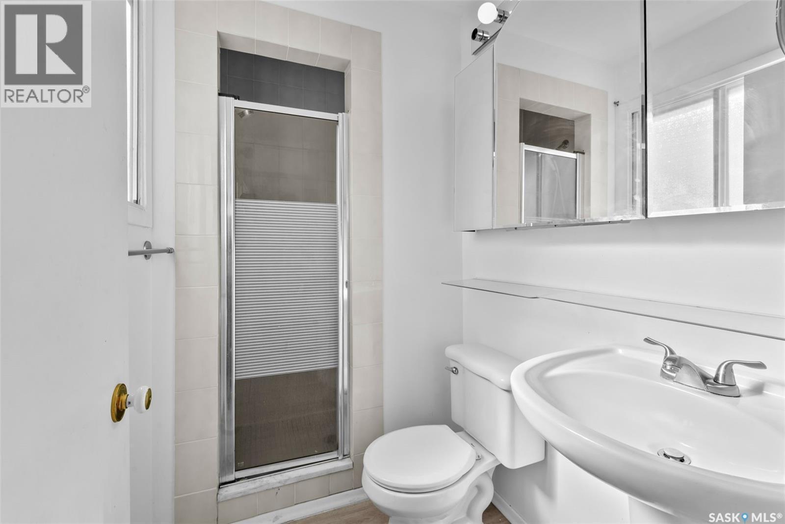 138 Mayfield Road, Regina, SK - Indoor Photo Showing Bathroom