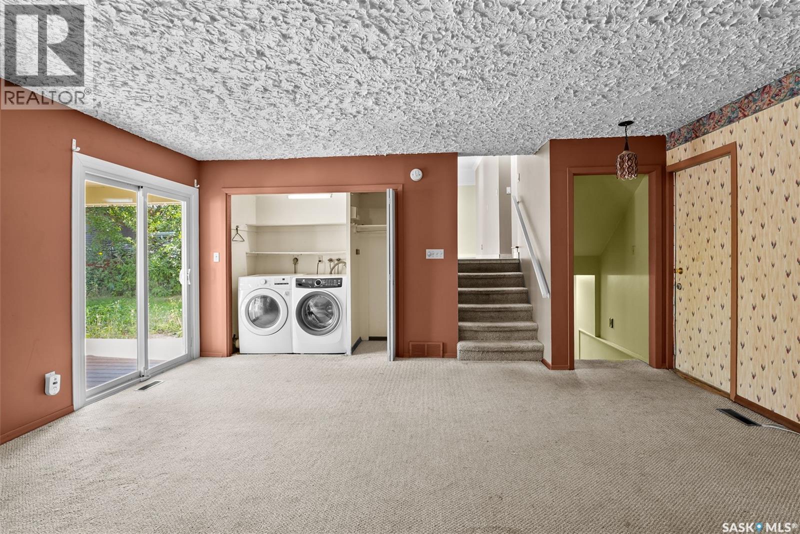 138 Mayfield Road, Regina, SK - Indoor Photo Showing Laundry Room
