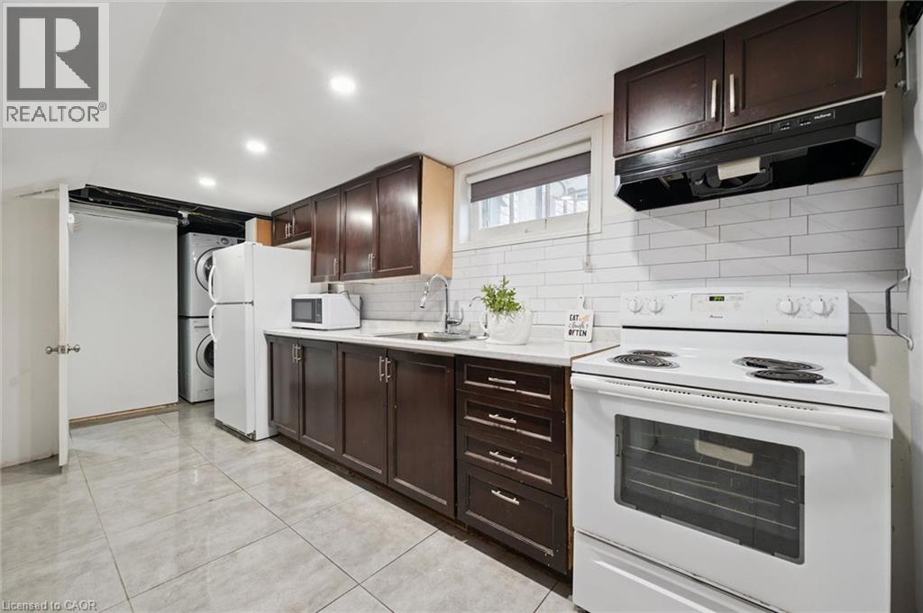 60 Edinburgh Road, Kitchener, ON - Indoor Photo Showing Kitchen