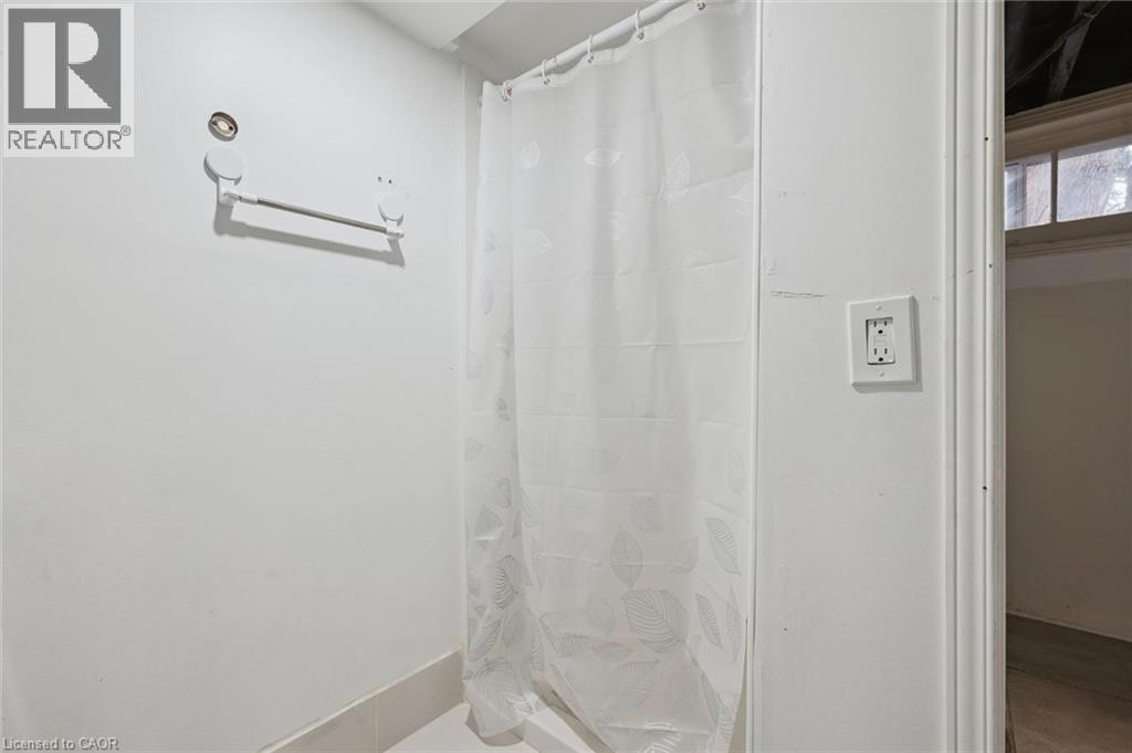 60 Edinburgh Road, Kitchener, ON - Indoor Photo Showing Bathroom