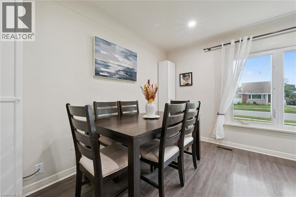 60 Edinburgh Road, Kitchener, ON - Indoor Photo Showing Dining Room