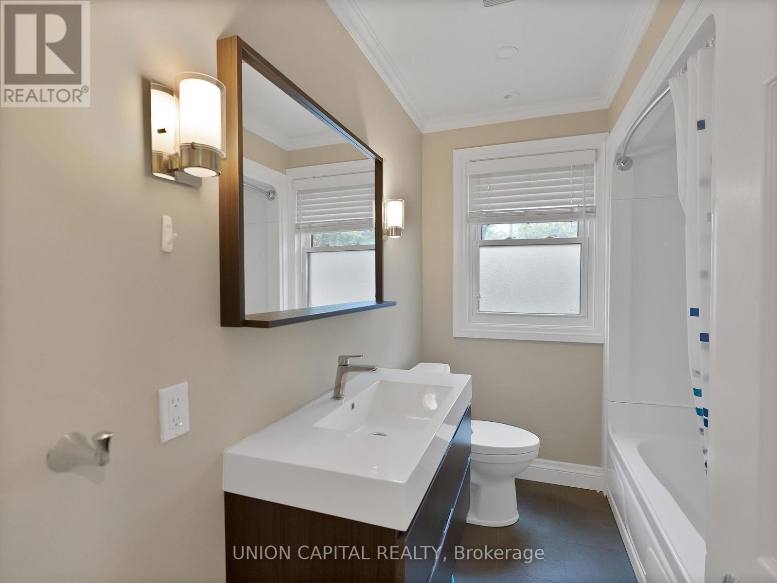 111 Libby Boulevard, Richmond Hill, ON - Indoor Photo Showing Bathroom