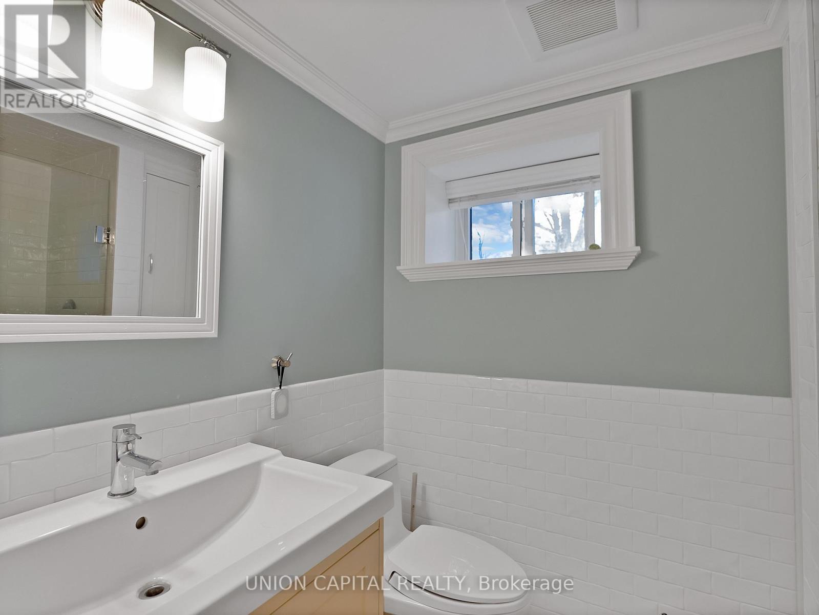 111 Libby Boulevard, Richmond Hill, ON - Indoor Photo Showing Bathroom