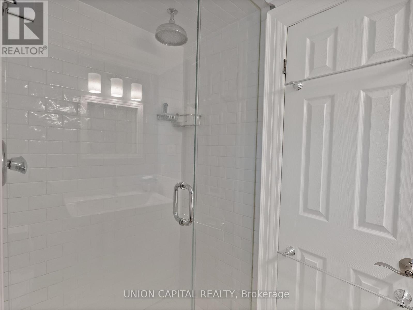 111 Libby Boulevard, Richmond Hill, ON - Indoor Photo Showing Bathroom