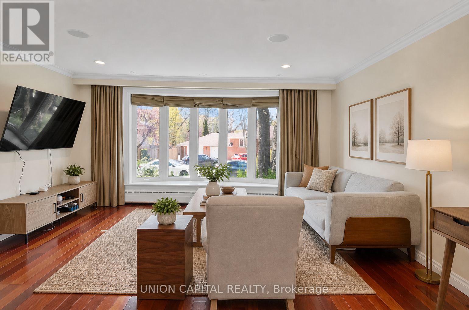 111 Libby Boulevard, Richmond Hill, ON - Indoor Photo Showing Living Room