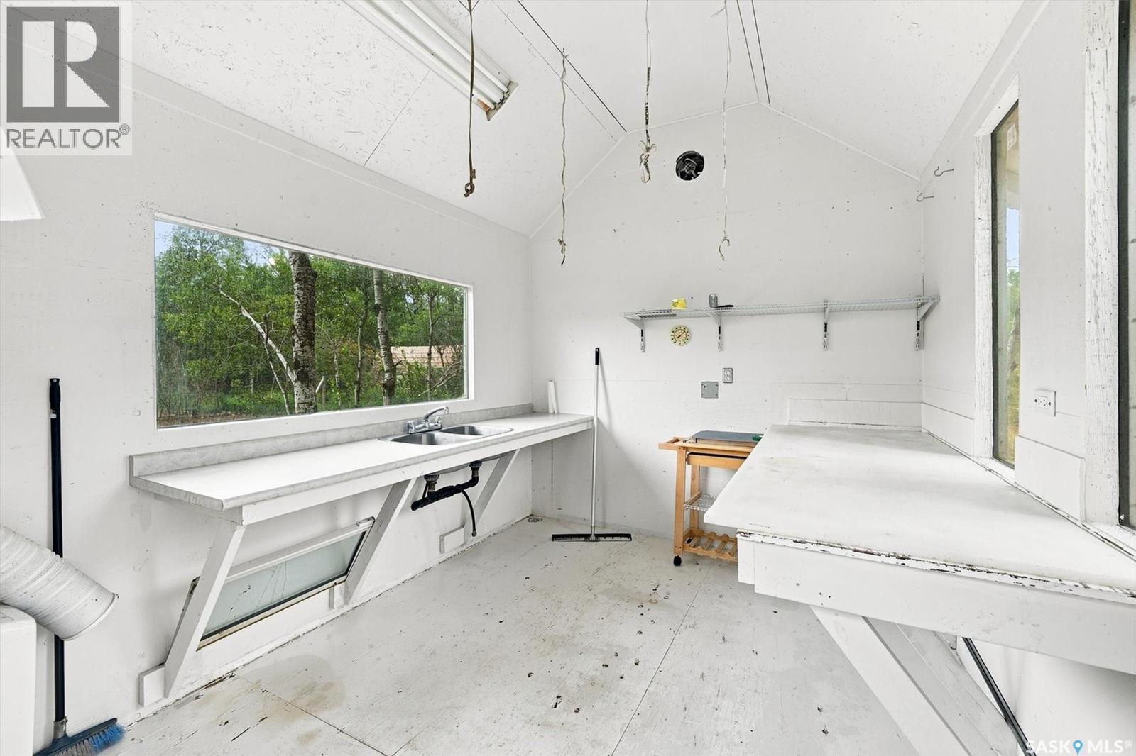 Nystuen Lee Acreage, Asquith, SK - Photo Showing Garage