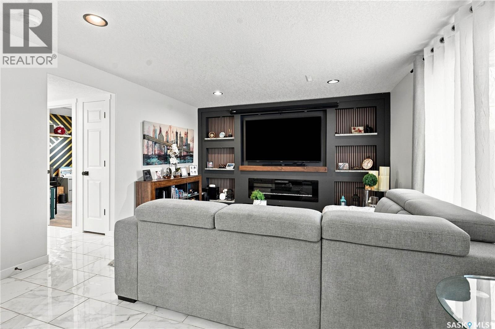 107 Hall Crescent, Saskatoon, SK - Indoor Photo Showing Living Room With Fireplace