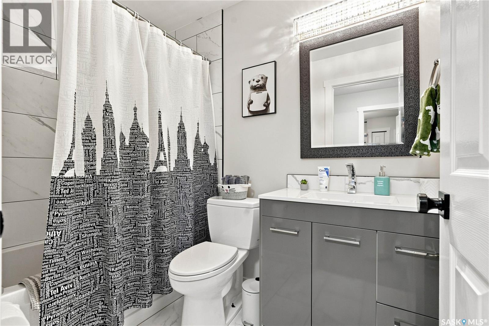 107 Hall Crescent, Saskatoon, SK - Indoor Photo Showing Bathroom