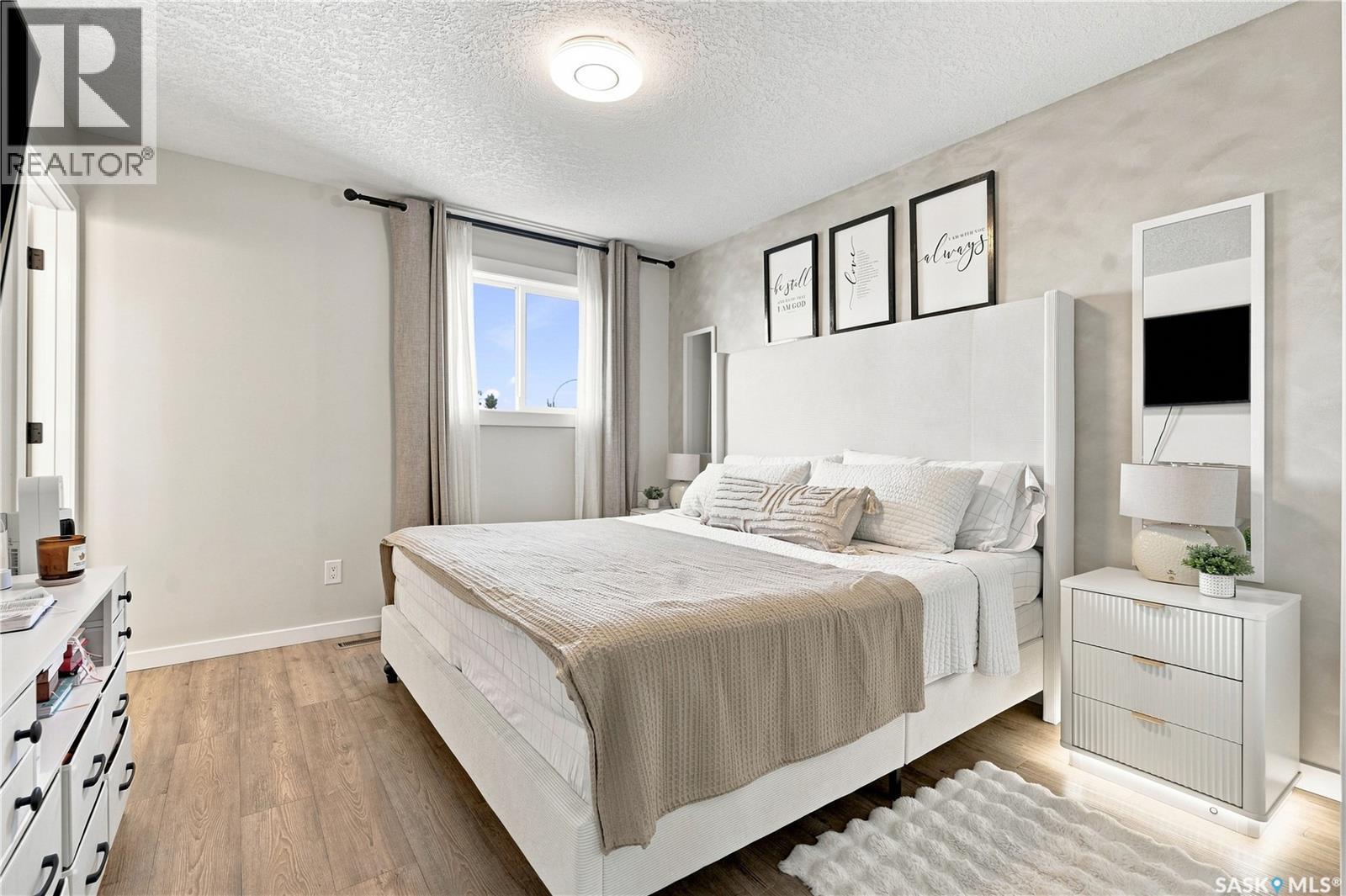107 Hall Crescent, Saskatoon, SK - Indoor Photo Showing Bedroom