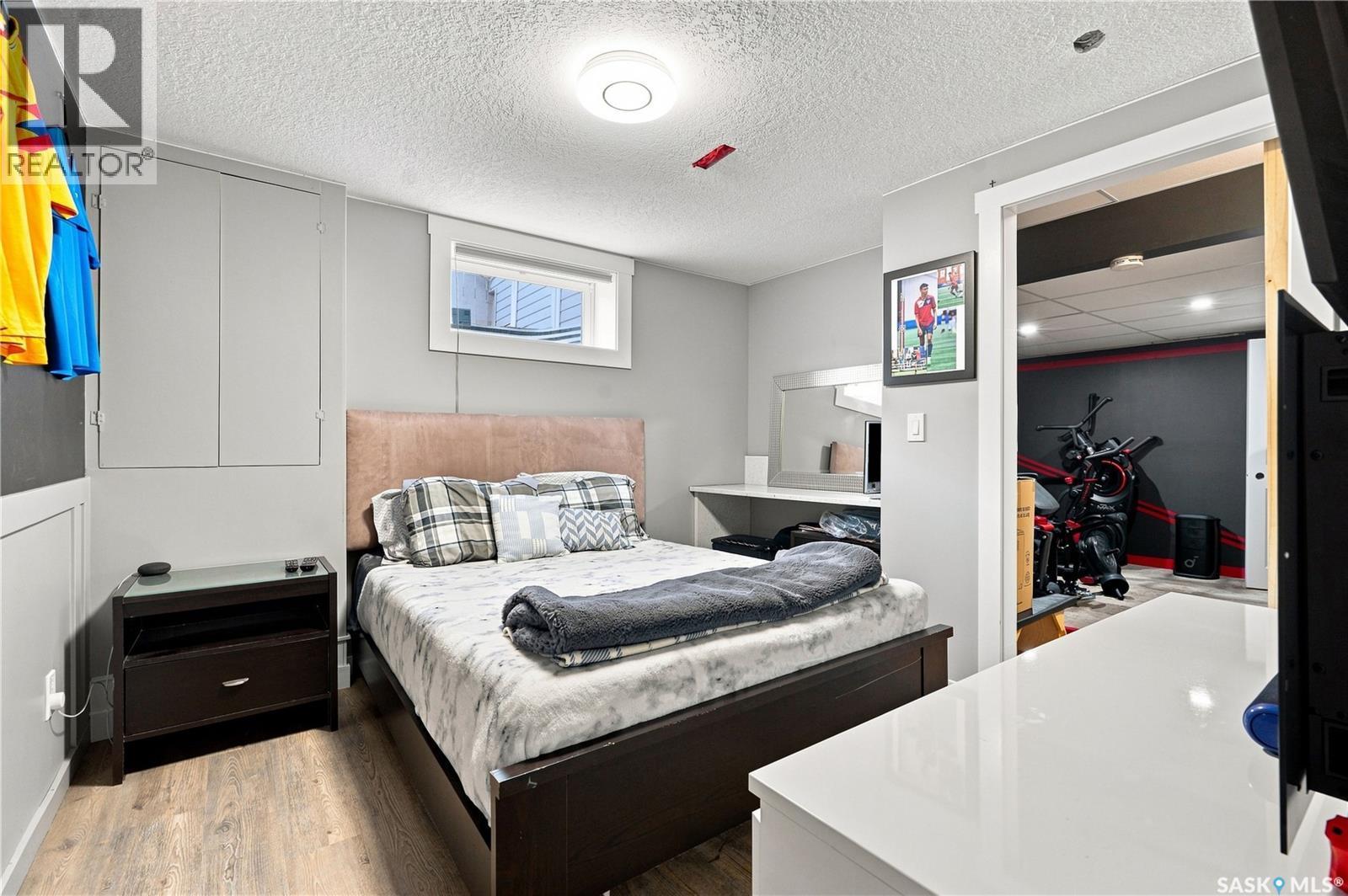 107 Hall Crescent, Saskatoon, SK - Indoor Photo Showing Bedroom