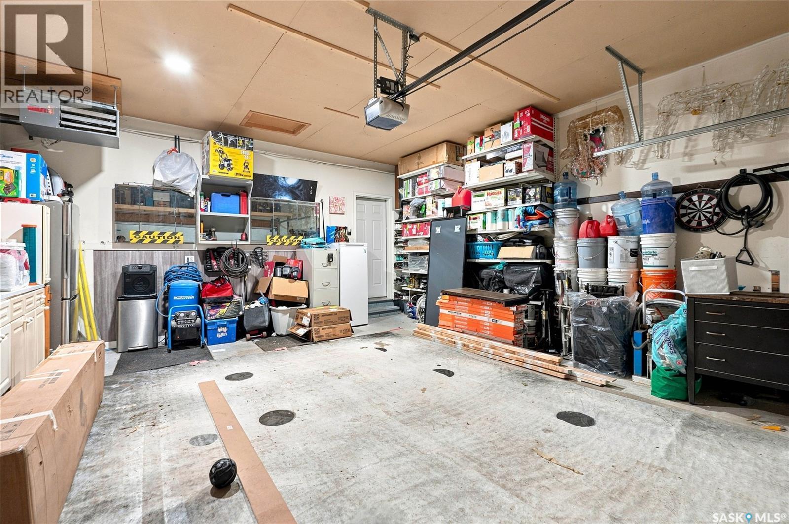 107 Hall Crescent, Saskatoon, SK - Indoor Photo Showing Garage
